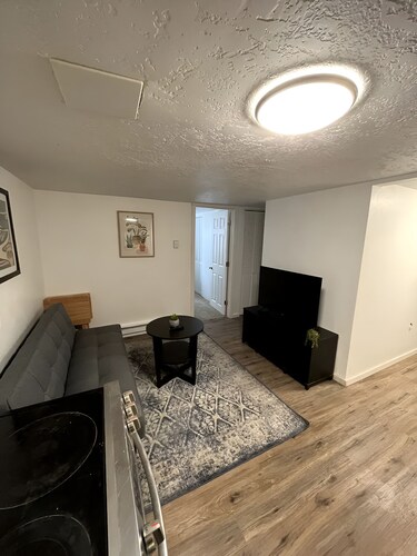 Montpelier’s Hideout 25 to Lake