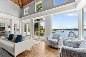 House (5 Bedrooms) | Interior
