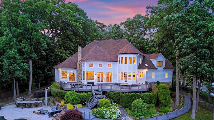 Private Dock, Pool + Hottub, Game Room, Firepit Paradise Pointe by Avantstay