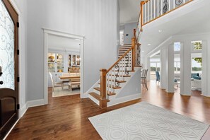 House (5 Bedrooms) | Interior