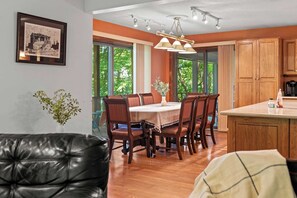 House (4 Bedrooms) | Interior - Marina Village by Avantstay Walk to Lake + Marina Balcony + Patio (Greentown)