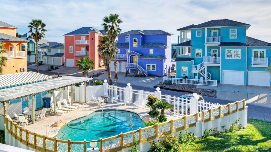Steps to Beach, Balcony, Ocean View Golf Cart Zone Casa Rosada by Avantstay