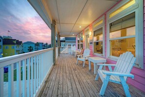Interior - Steps to Beach, Balcony, Ocean View Golf Cart Zone Casa Rosada by Avantstay (Port Aransas)