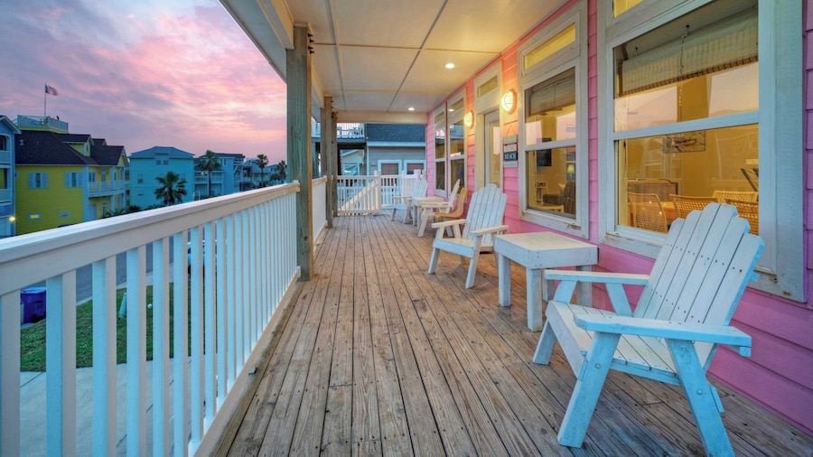 Steps to Beach, Balcony, Ocean View Golf Cart Zone Casa Rosada by Avantstay