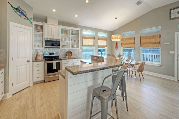House (5 Bedrooms) | Interior