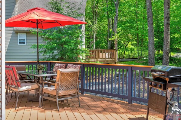 Outdoor dining - Wildrun by Avantstay Family-friendly Cabin (Albrightsville)