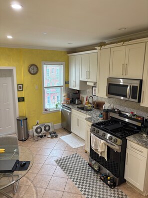 Microwave, oven, stovetop, dishwasher - Comfy One Bedroom Apartment with a Den Room near Grove St PATH Station (Jersey City)