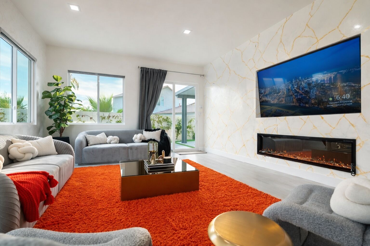 Smart TV, chimenea, futbolito, mesa de ping pong