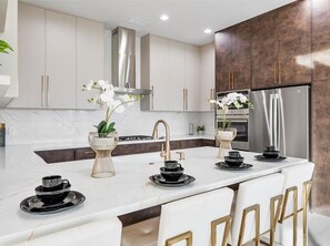 Fridge, microwave, oven, stovetop - Hideaway Paradise 15 min to Coachella Stagecoach (Indio)