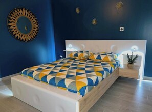 2 bedrooms, iron/ironing board, WiFi, bed sheets - Architect-designed villa with heated pool near the Charente and beaches, sleeps 4 (Saintes)