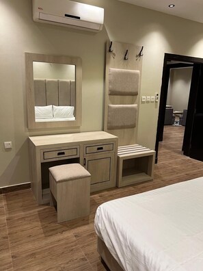 Blackout drapes, soundproofing, iron/ironing board, free WiFi - Furnished units (Riyadh)