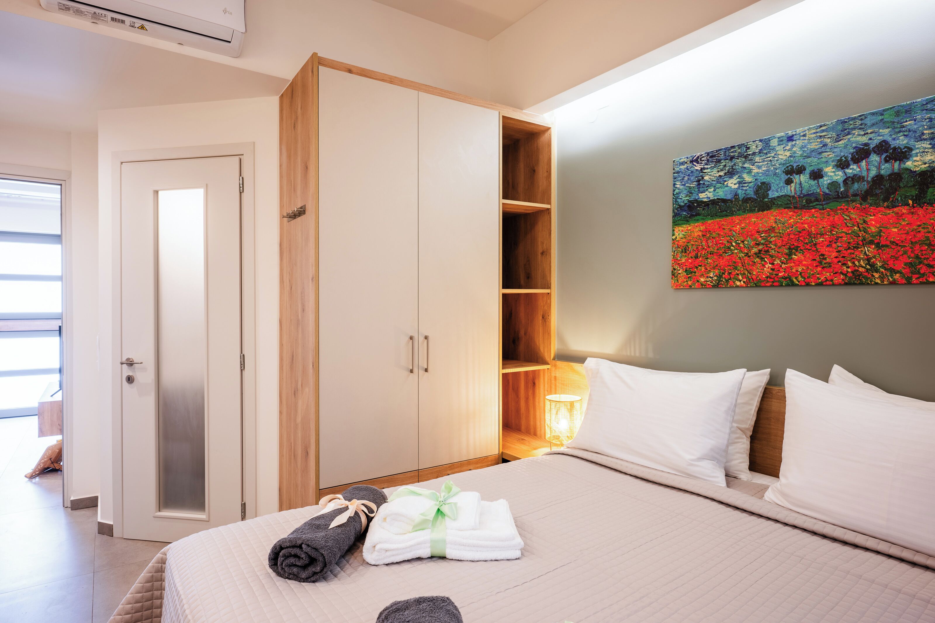 1 quarto, cofres nos quartos, ferros/tábuas de passar roupa