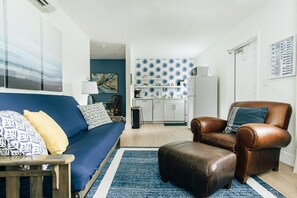 TV - New & Blue - 2 blocks to the beach (Pompano Beach)