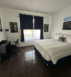 4 habitaciones, escritorio, tabla de planchar con plancha y wifi gratis 