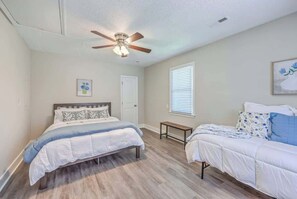 アイロン / アイロン台、旅行用ベビーベッド、WiFi (無料)、ベッドシーツ