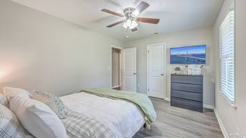 4 bedrooms, iron/ironing board, travel cot, free WiFi