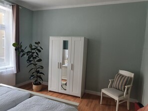 2 quartos, berço de viagem, Wi-Fi, roupa de cama