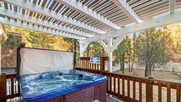 Tina de hidromasaje al aire libre