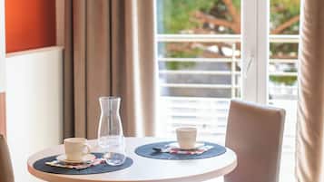 Comfort Studio, Balcony | Living area | 32-inch flat-screen TV with satellite channels