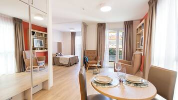 Comfort Studio, Balcony | 1 bedroom, blackout drapes, iron/ironing board, free WiFi