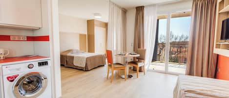 Family Studio, Balcony