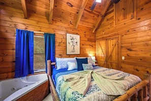 1 bedroom, iron/ironing board, travel cot, WiFi - View, Location, 2 Fireplaces, Hot Tub, Honeymoon! (Sevierville)