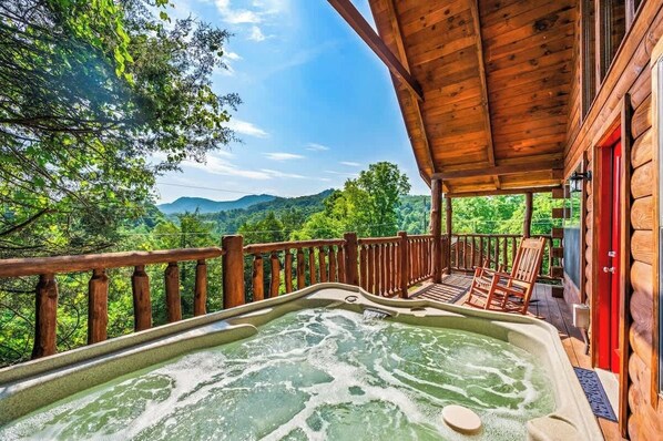 Outdoor spa tub - View, Location, 2 Fireplaces, Hot Tub, Honeymoon! (Sevierville)