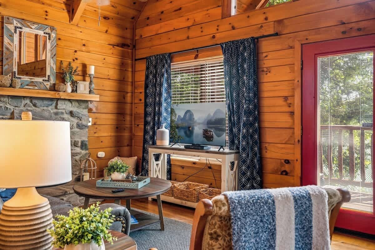 Tv, pejs, videospil, kontorer