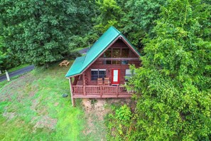 Exterior - View, Location, 2 Fireplaces, Hot Tub, Honeymoon! (Sevierville)