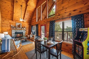 Interior - View, Location, 2 Fireplaces, Hot Tub, Honeymoon! (Sevierville)