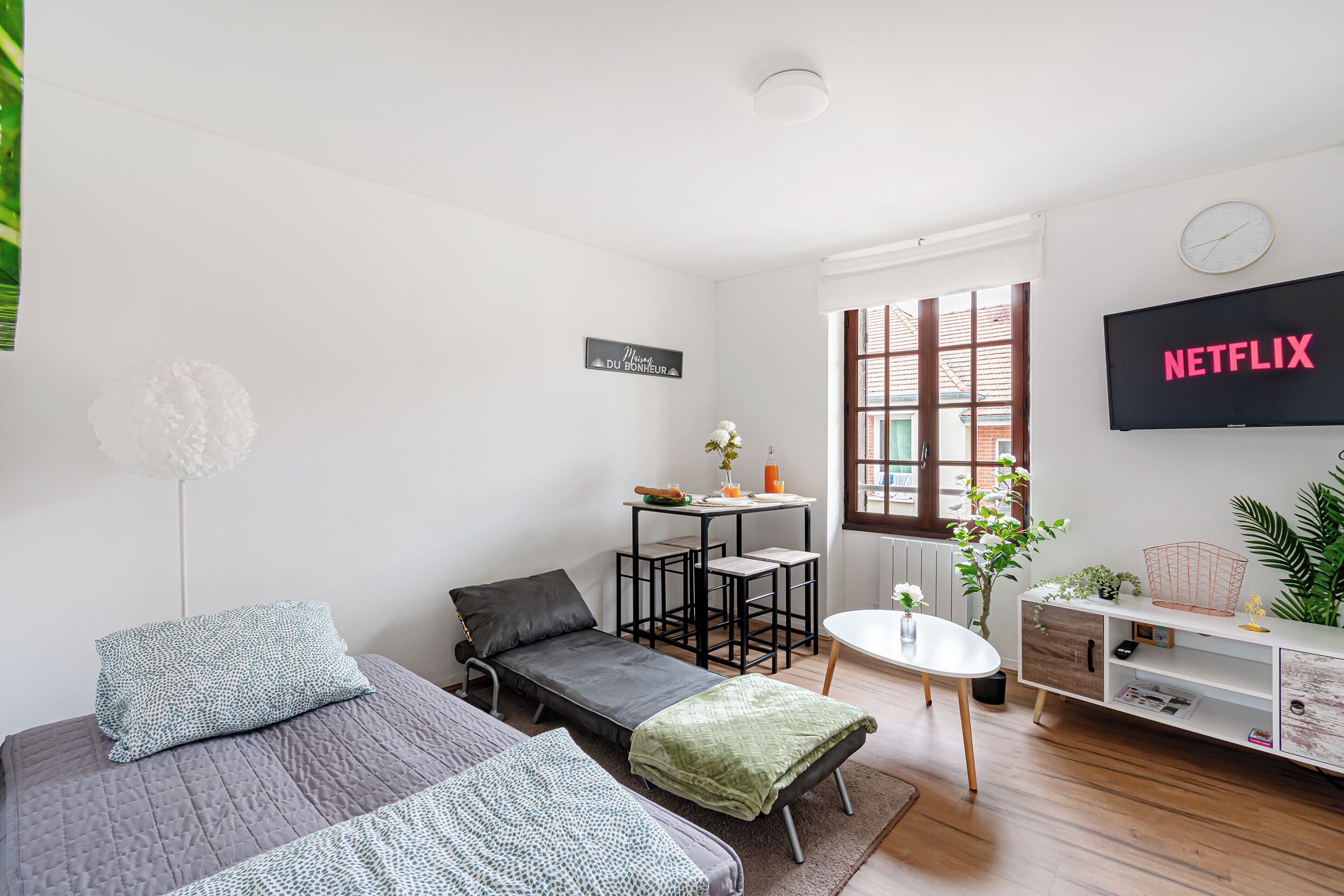 1 slaapkamer, een strijkplank/strijkijzer, wifi, beddengoed