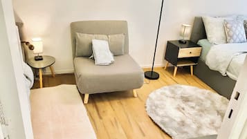 1 habitación, tabla de planchar con plancha, wifi y ropa de cama