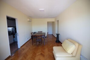 TV - Cómodo y Bien Conectado en Floresta (Buenos Aires)