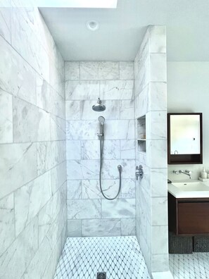 Shower, hair dryer, towels, soap - Sag Harbor Hilltop newly renovated retreat with pool, roof deck and privacy  (Sag Harbor)