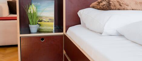 Iron/ironing board, free WiFi, bed sheets