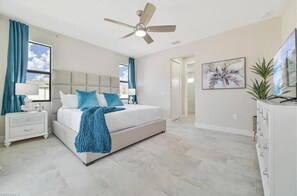 4 habitaciones, escritorio y tabla de planchar con plancha 