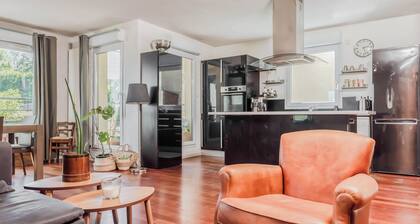 Beau duplex : jardin, home cinéma, piscine pierre Bali Lyon-Tassin.  Repos chic!