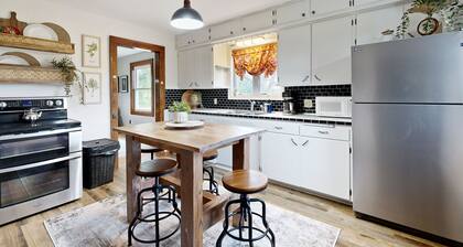 Historic farmhouse with WiFi, dog-friendly, close to rec trails