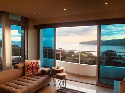 6F Premier Corner Unit - Breathtaking Ocean Views