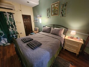 2 bedrooms, desk, iron/ironing board, travel cot - Live Like a Local in This Chic 2-Bedroom Maraval Escape! (Maraval)