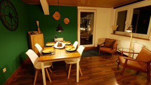 Dining - Green Loft Black Forest / 120 sqm / roof balcony -- music corner (Fluorn-Winzeln)