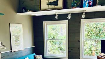 Smart TV, libros y impresora