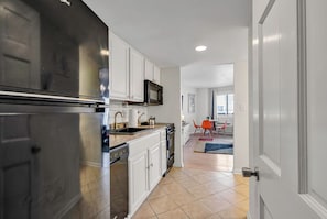 Refrigerador, microondas, horno, placa de cocina