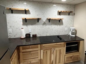 Fridge, microwave, stovetop, coffee/tea maker - 3 Bed, 2 Bathroom Hiking Apartment in Morgan, VT (Morgan)