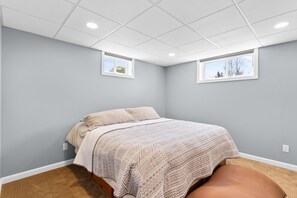 3 عدّة غرف نوم وواي فاي مجانًا وملاءات أسرّة