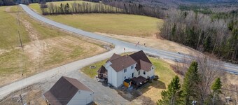 3 Bed, 2 Bathroom Hiking Apartment in Morgan, VT