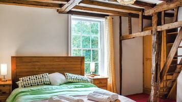 6 bedrooms, free WiFi, bed sheets