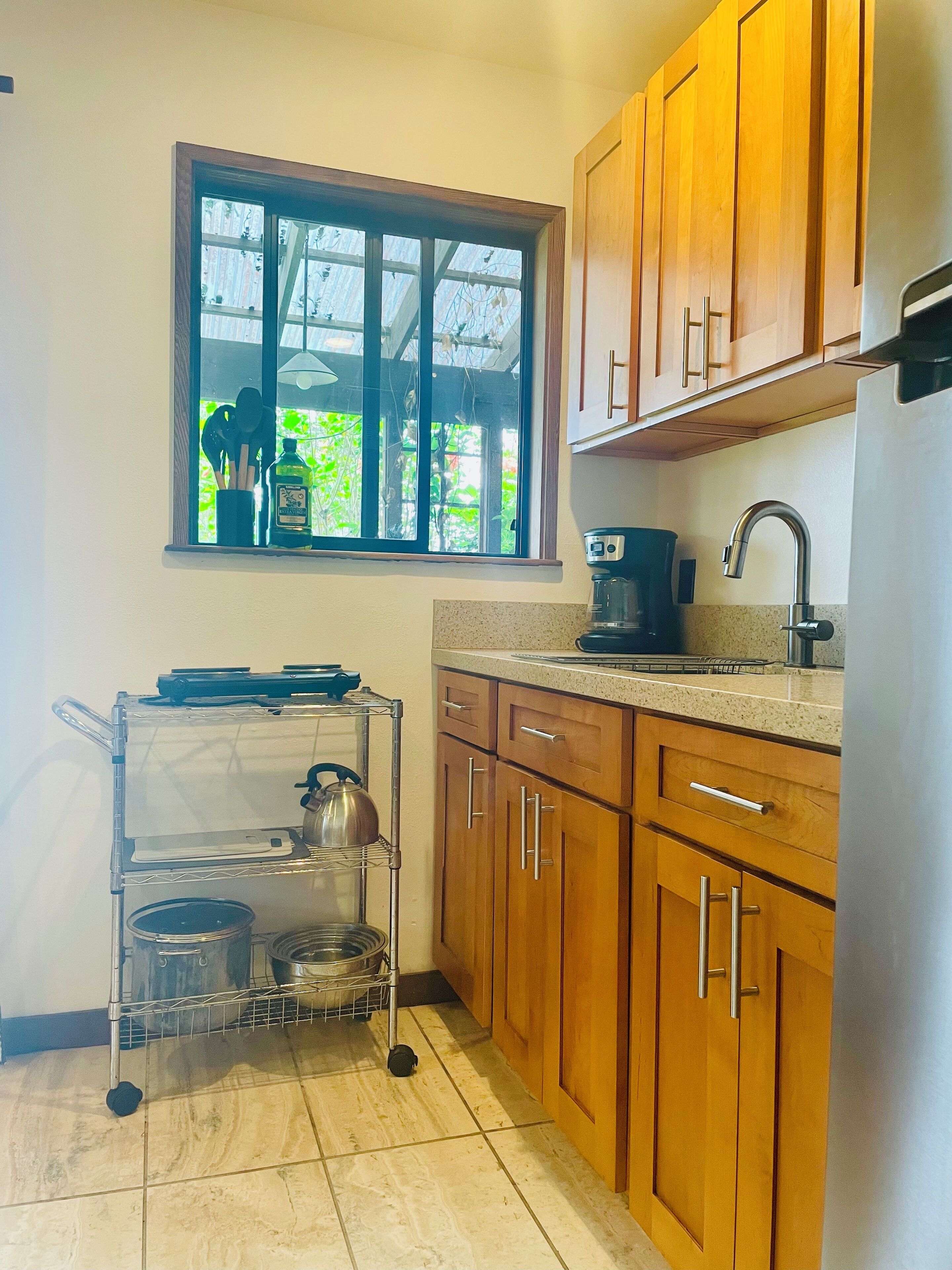 Fridge, microwave, stovetop, coffee/tea maker