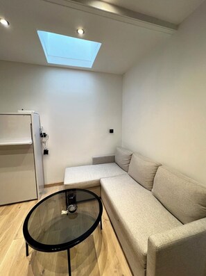 Living area - Appartement Cosy, Emplacement Exceptionnel ! (Neuilly-sur-Seine)
