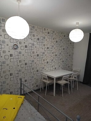 1 室のベッドルーム、WiFi